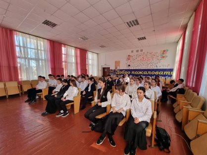 В Черкесске офицер регионального следственного управления провел встречу со школьниками